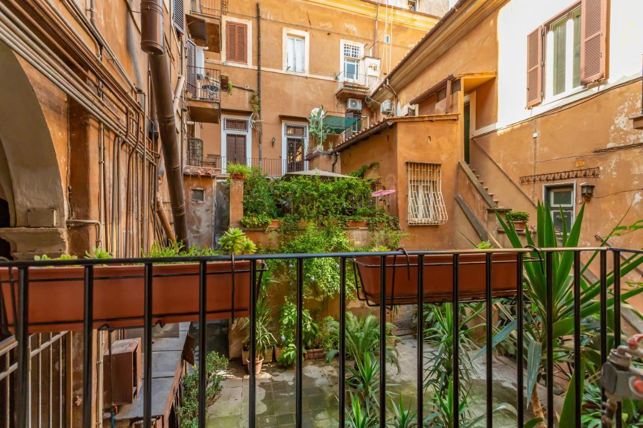 Апартаменты Al Cortile Del Moro Рим Экстерьер фото