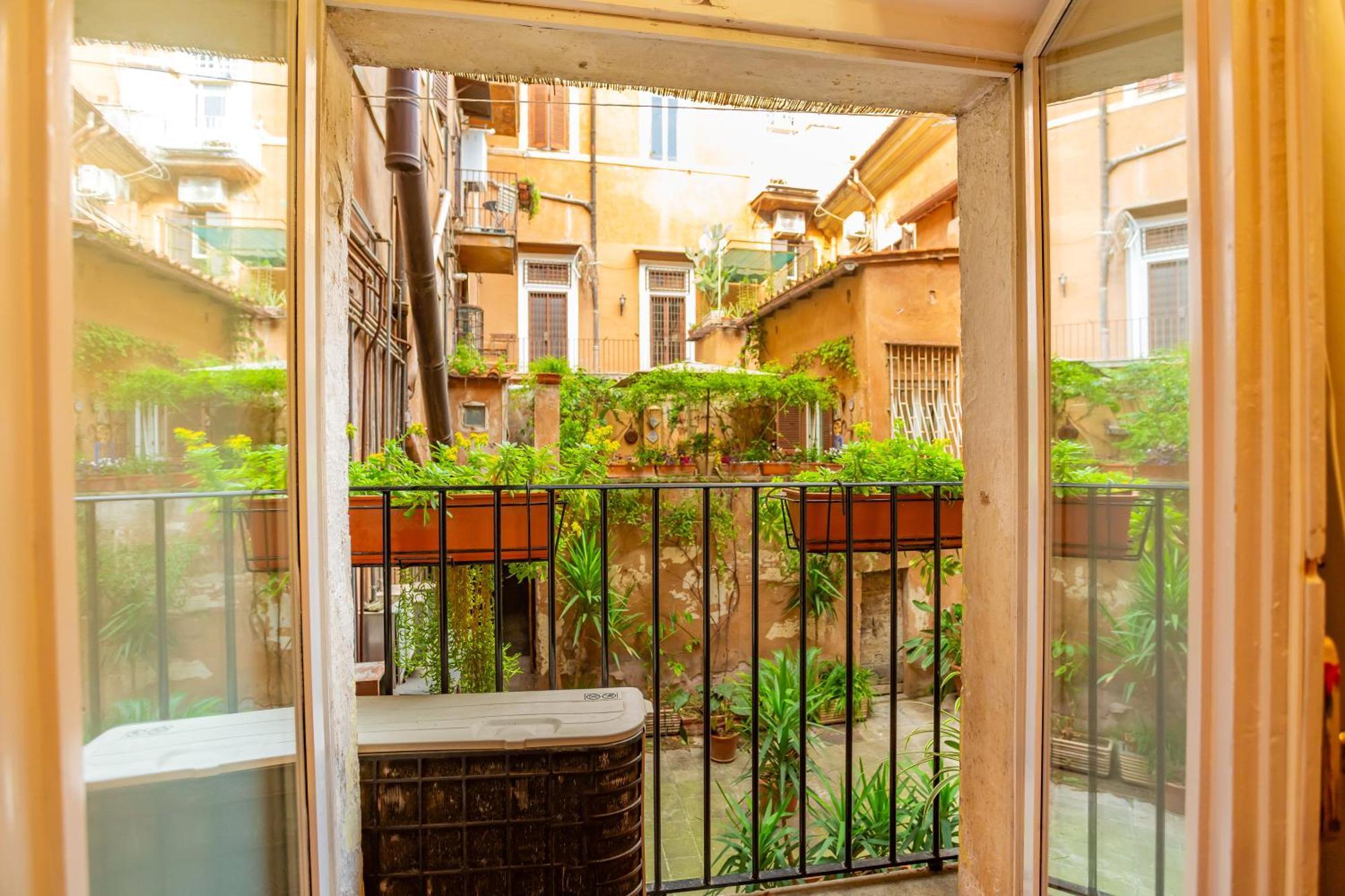 Апартаменты Al Cortile Del Moro Рим Экстерьер фото
